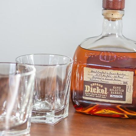 Whiskey House With Rooftop Golf, City Views! 8Min To Downtown! Sleeps 9! Нашвил Екстериор снимка