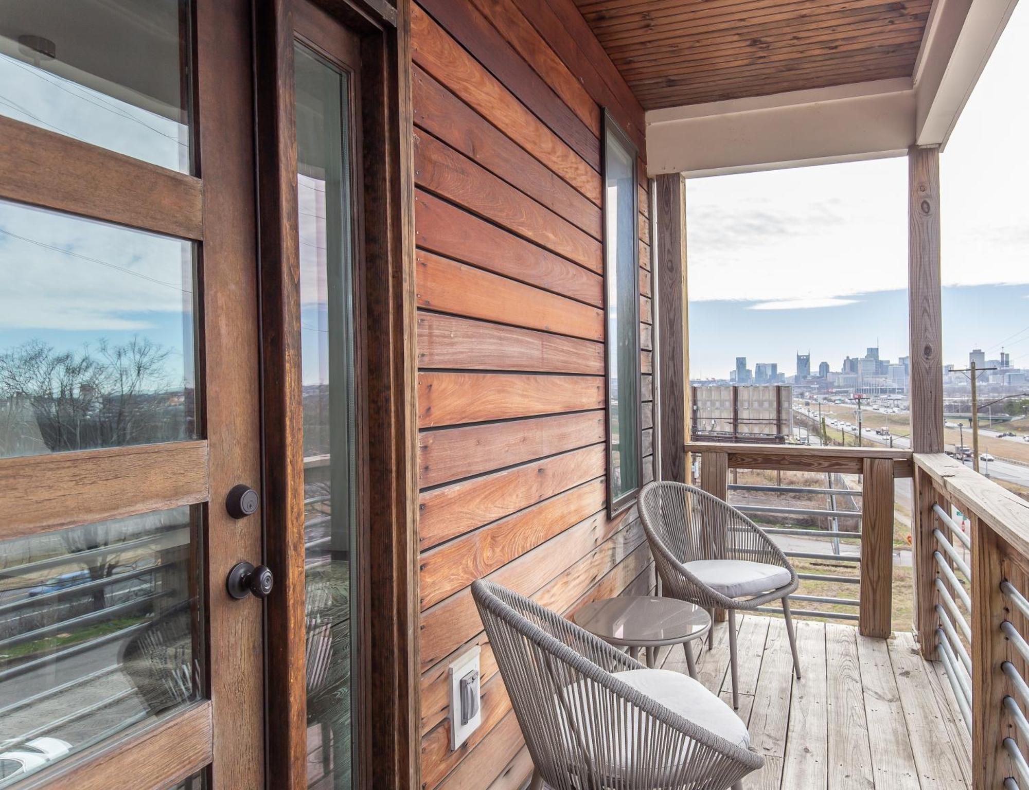 Whiskey House With Rooftop Golf, City Views! 8Min To Downtown! Sleeps 9! Нашвил Екстериор снимка