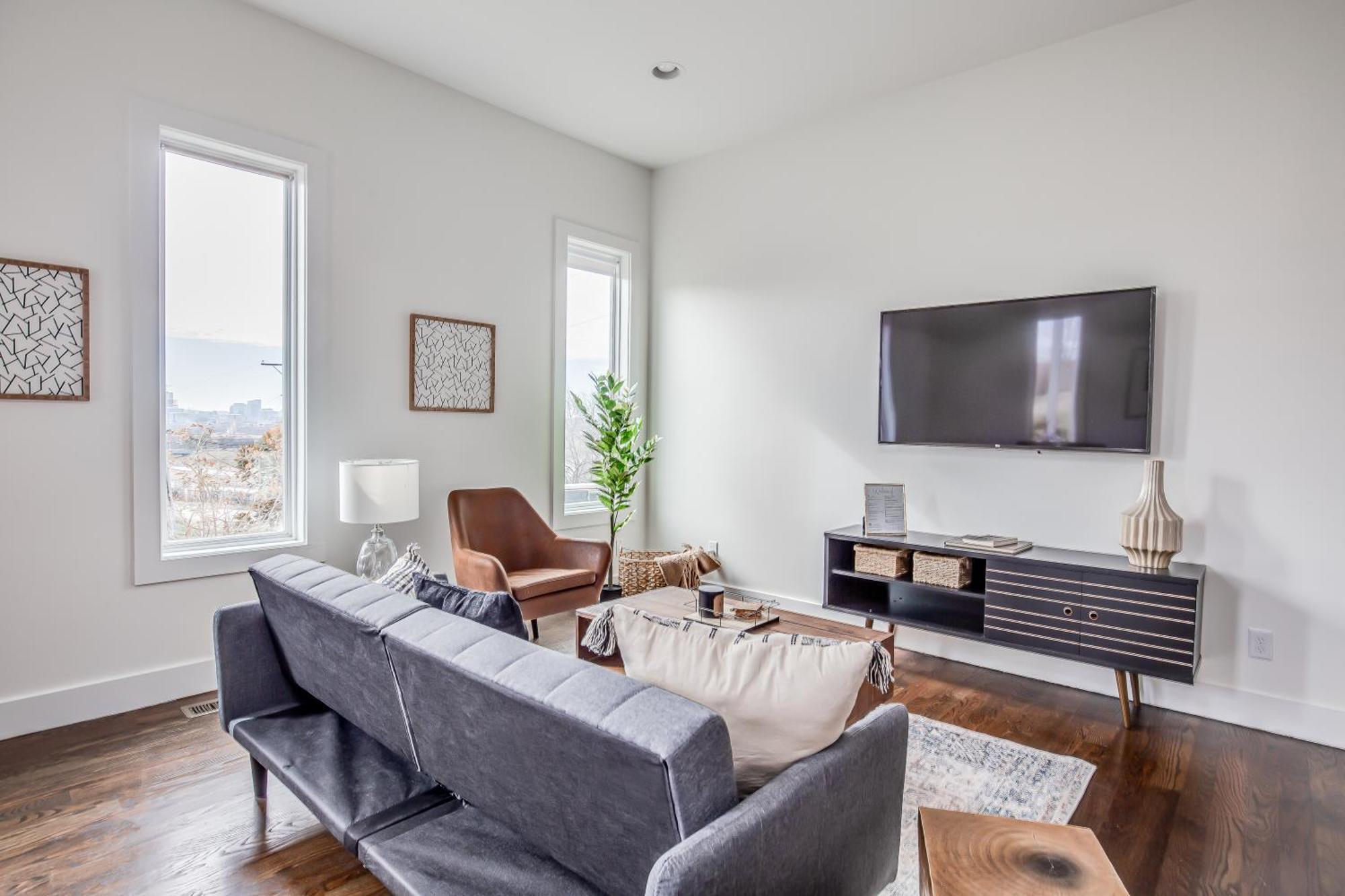 Whiskey House With Rooftop Golf, City Views! 8Min To Downtown! Sleeps 9! Нашвил Екстериор снимка