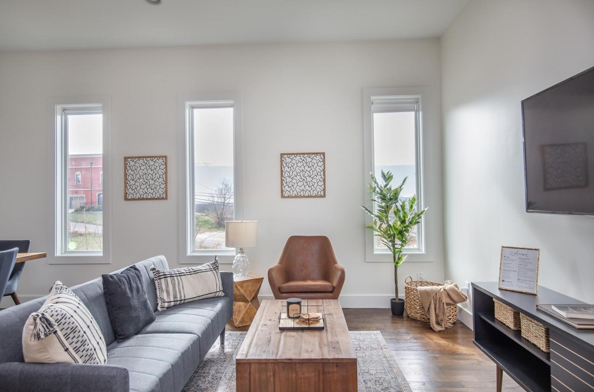 Whiskey House With Rooftop Golf, City Views! 8Min To Downtown! Sleeps 9! Нашвил Екстериор снимка