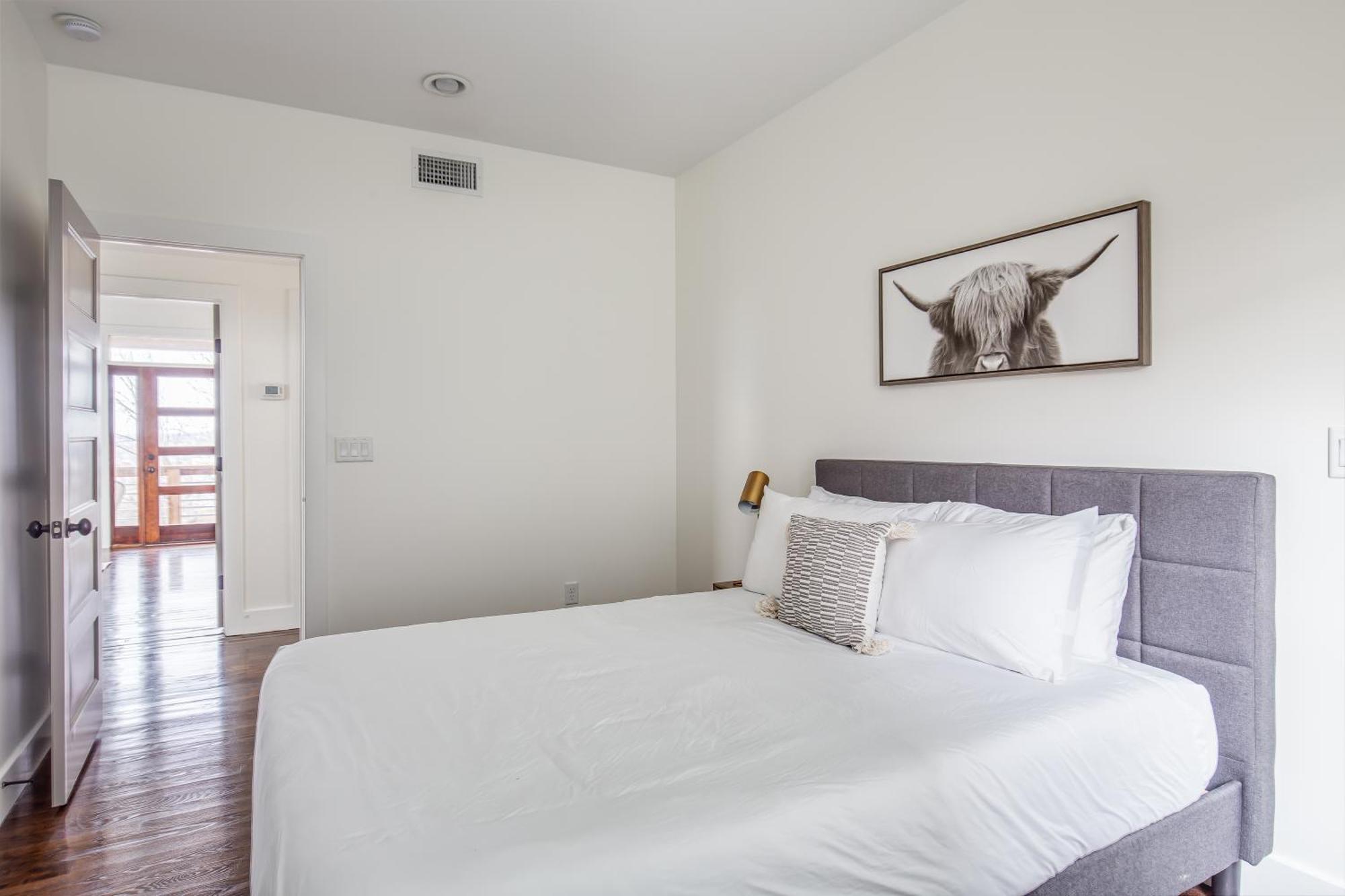 Whiskey House With Rooftop Golf, City Views! 8Min To Downtown! Sleeps 9! Нашвил Екстериор снимка