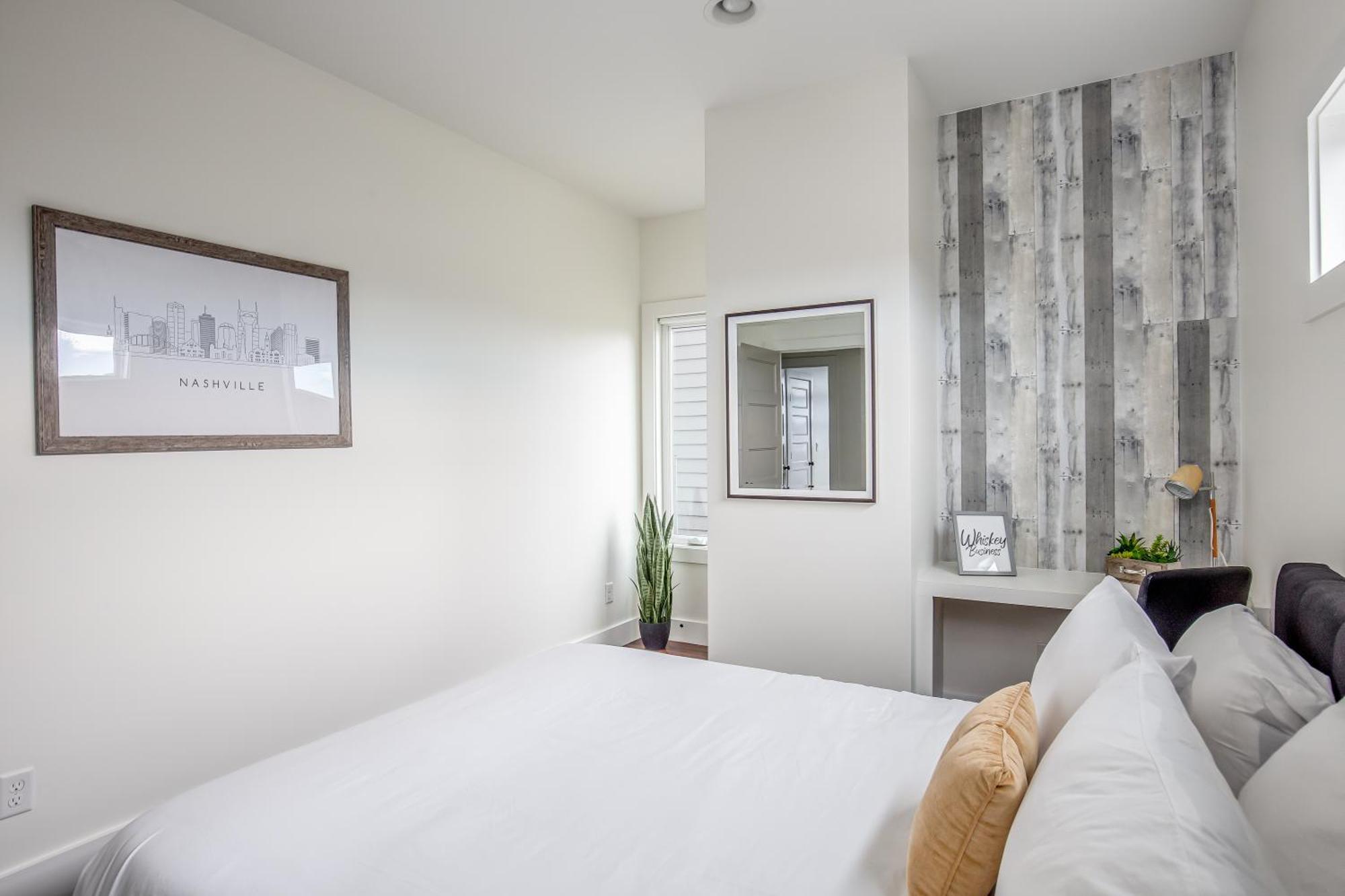Whiskey House With Rooftop Golf, City Views! 8Min To Downtown! Sleeps 9! Нашвил Екстериор снимка