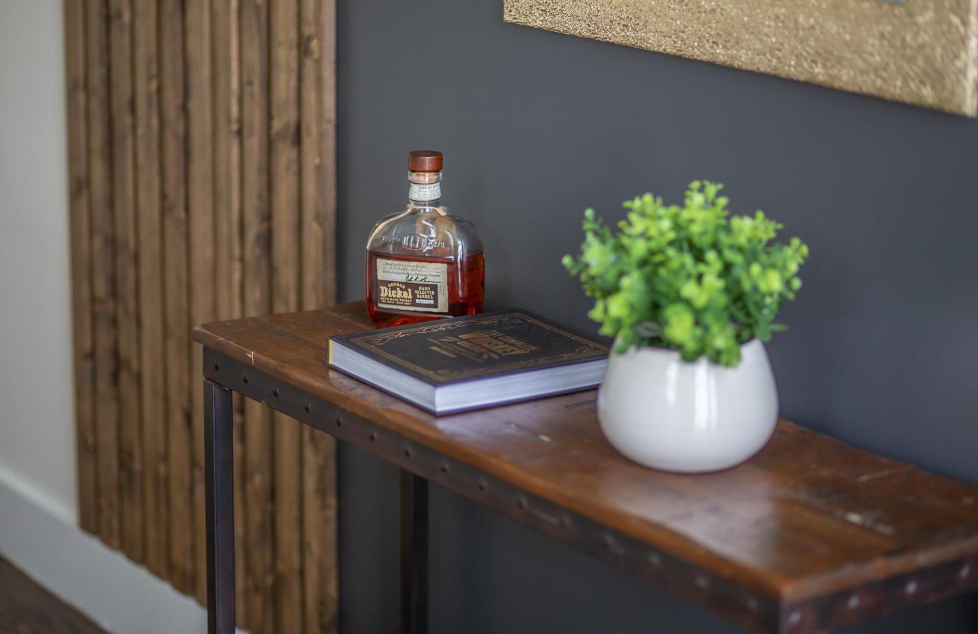 Whiskey House With Rooftop Golf, City Views! 8Min To Downtown! Sleeps 9! Нашвил Екстериор снимка